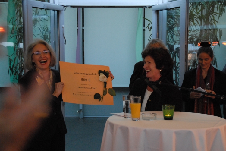 Zonta Köln 2008: 10jähriges Jubiläum 2018,  mit Spendenaktion (Foto: Zonta Köln 2008)
