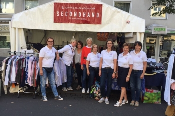Lindenthaler Straßenfest 2018: Second Hand Shop und Team (Foto: Zonta Köln 2008)